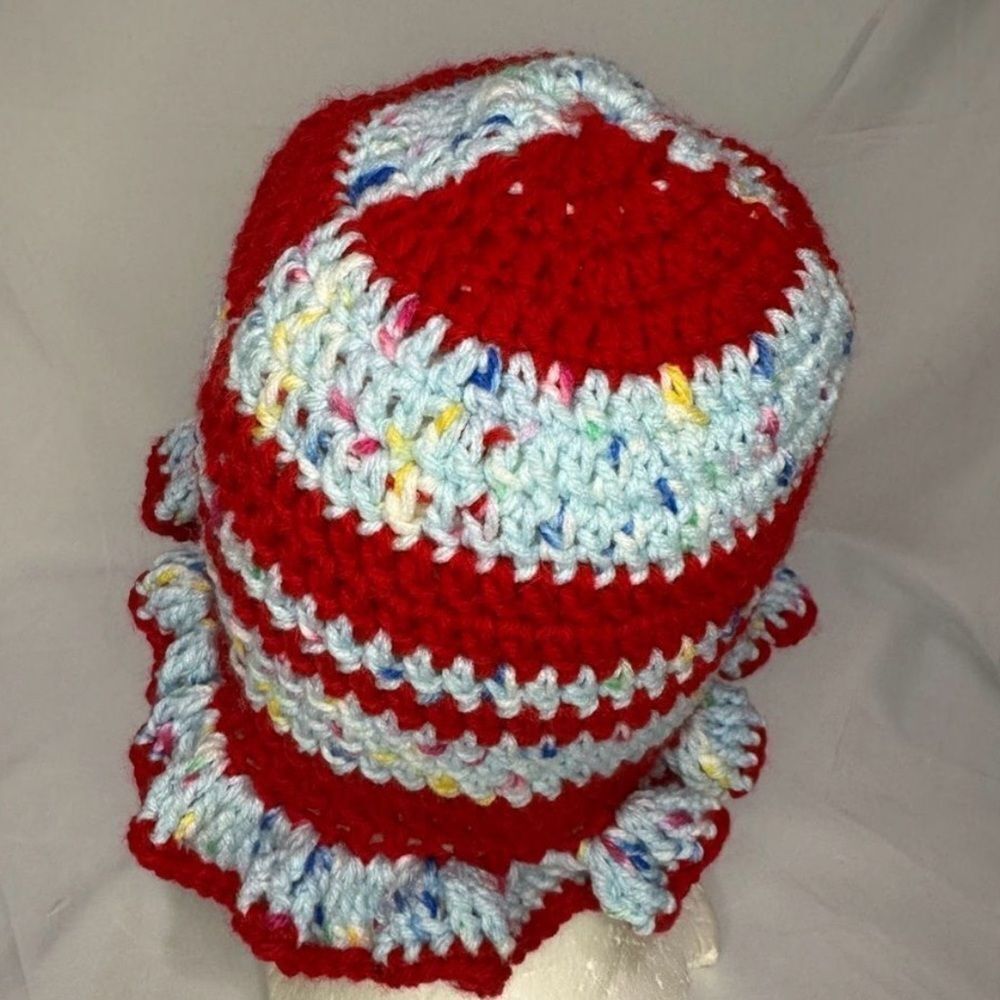 Beautiful Crochet Bucket Hat with Ruffles - Picture 3 of 6
